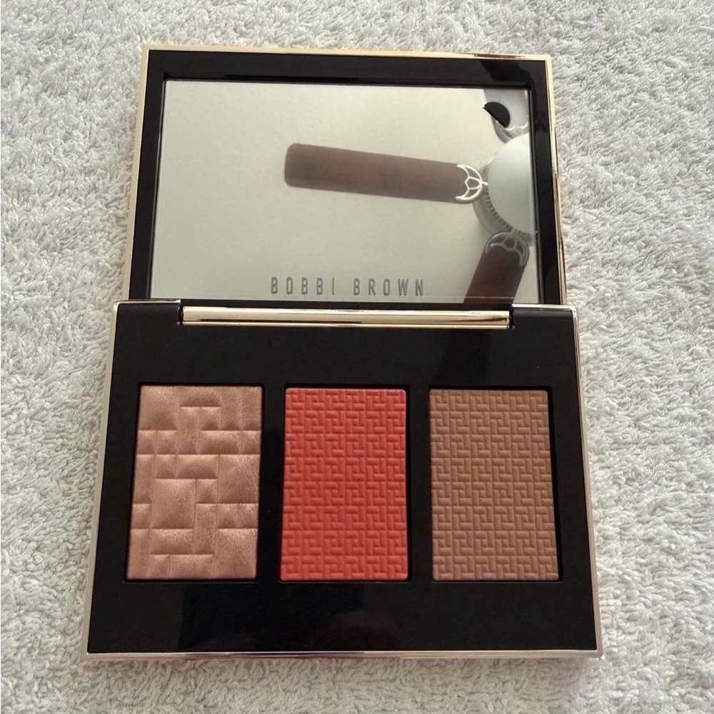 Bobbie Brown Sculpt And Glow Face Palette. BNIB Shade Medium. * - Picture 3 of 9